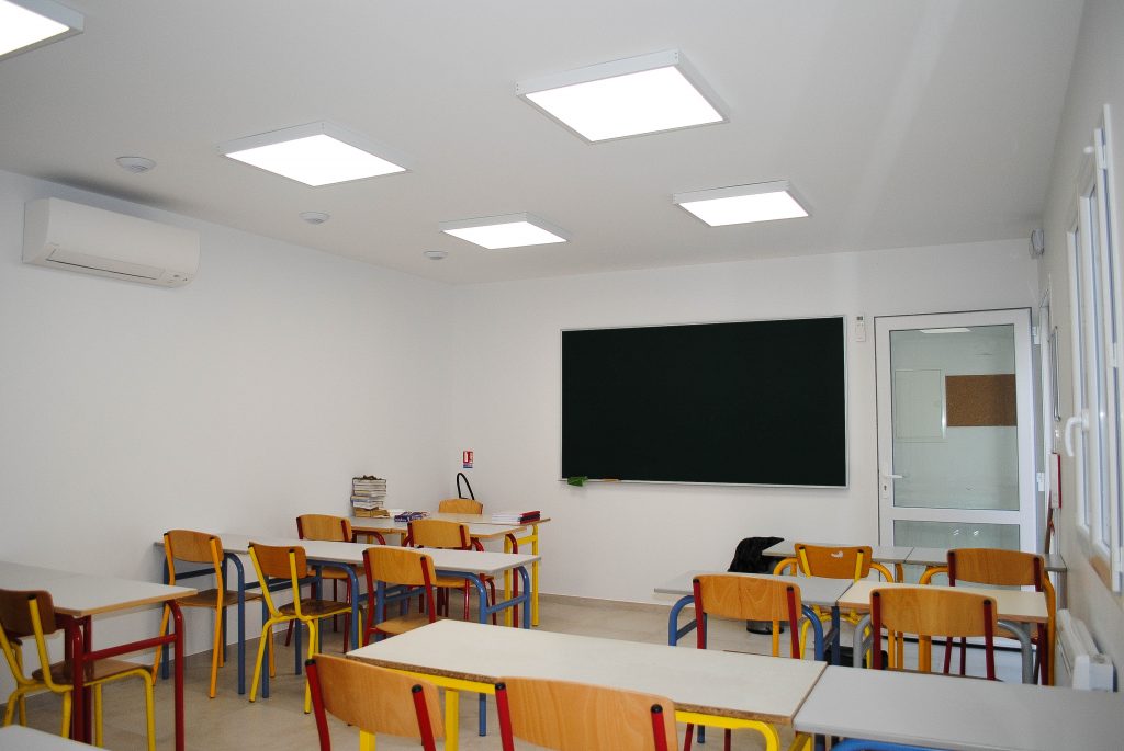 salle-de-classe-primaire-et-coll-ge-antoine-chevrier